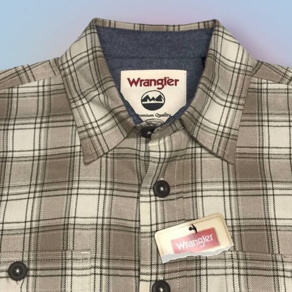 WRANGLER Men’s Small Tan Long Sleeve Plaid Flannel Shirt - Picture 1 of 4